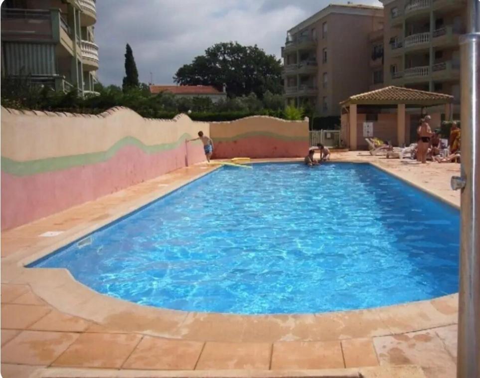 Apartamento Gemütliches Studio, Pool, Parkplatz. Ohne Vis-a-vis. Fréjus Exterior foto