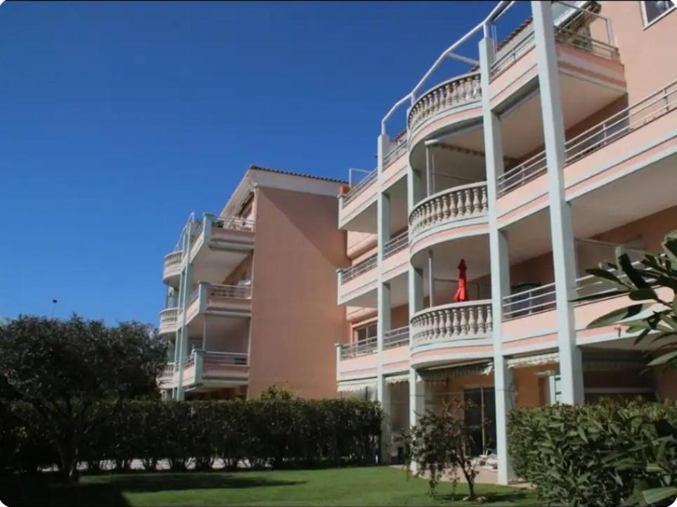 Apartamento Gemütliches Studio, Pool, Parkplatz. Ohne Vis-a-vis. Fréjus Exterior foto